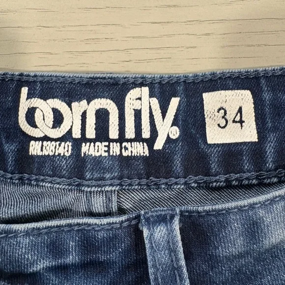 Stylish Blue Jeans with Olive Embroidered Accents - Picture 15 of 16